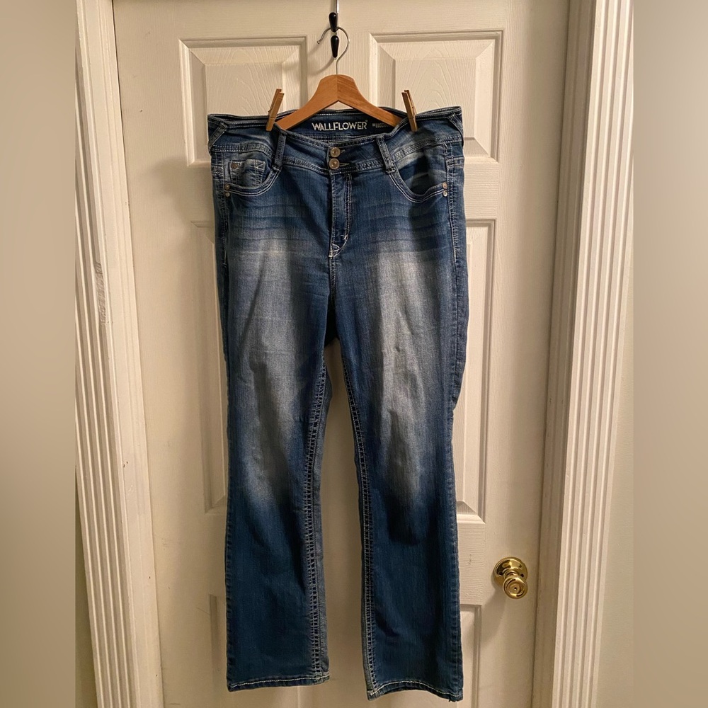 Wallflower Women's Classic Blue Boot Cut Jeans